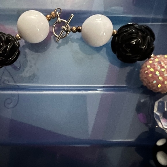 Minnie Mouse 18’ Necklace - Picture 3 of 8